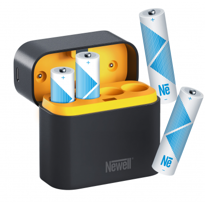 Ładowarka 4-kanałowa Newell do akumulatorów Li-ion + 4 akumulatory Li-ion AA 2200mAh