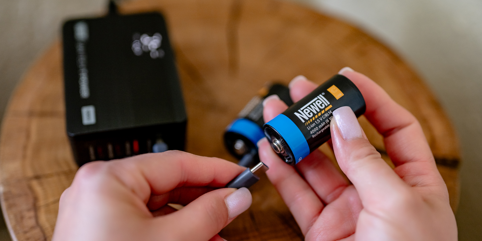 mdronpl-akumulator-newell-c-r14-usb-c-4000-mah-2-szt-blister-03.jpg