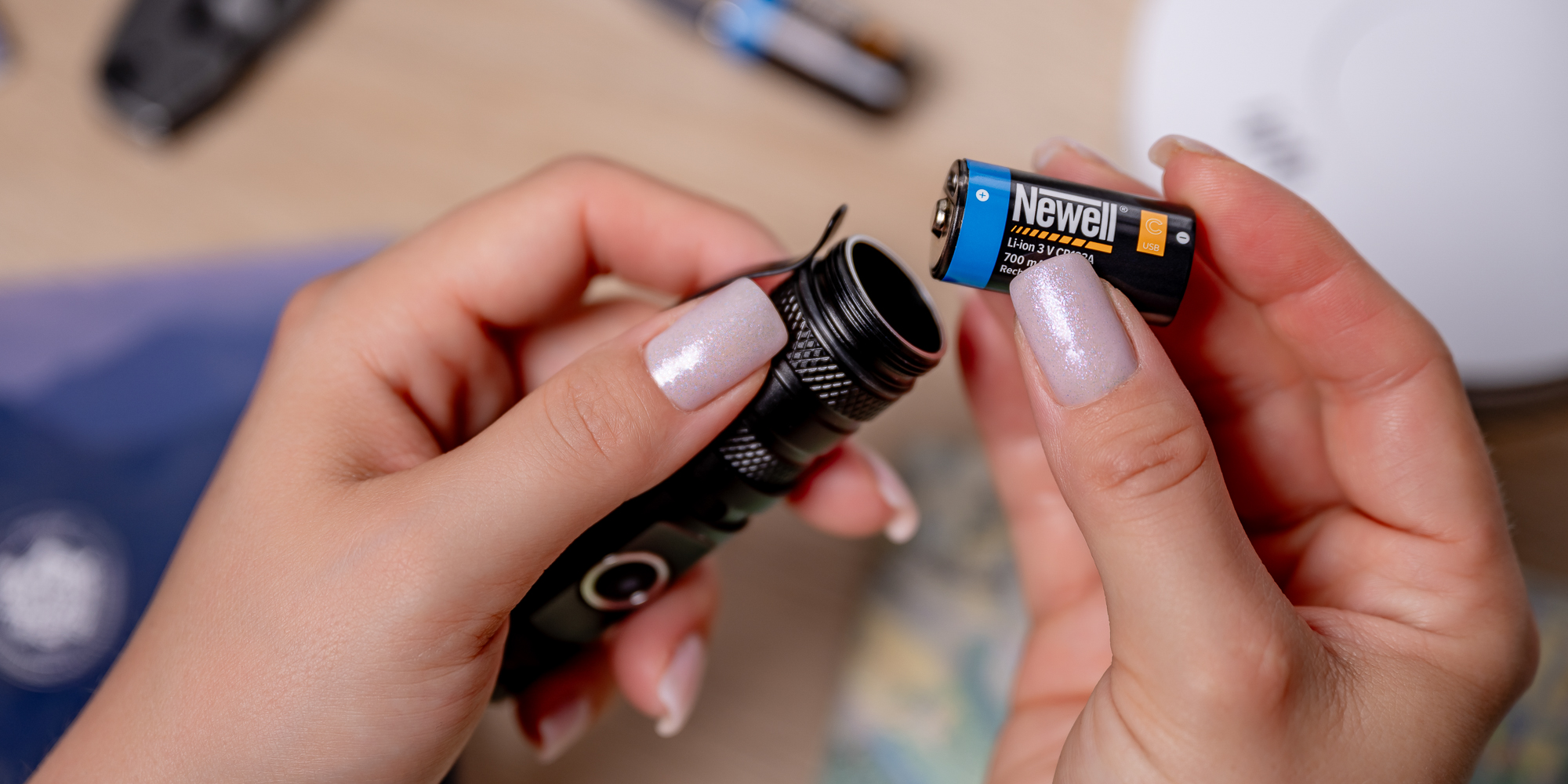 mdronpl-akumulator-newell-cr123a-usb-c-700-mah-2-szt-blister-04.jpg