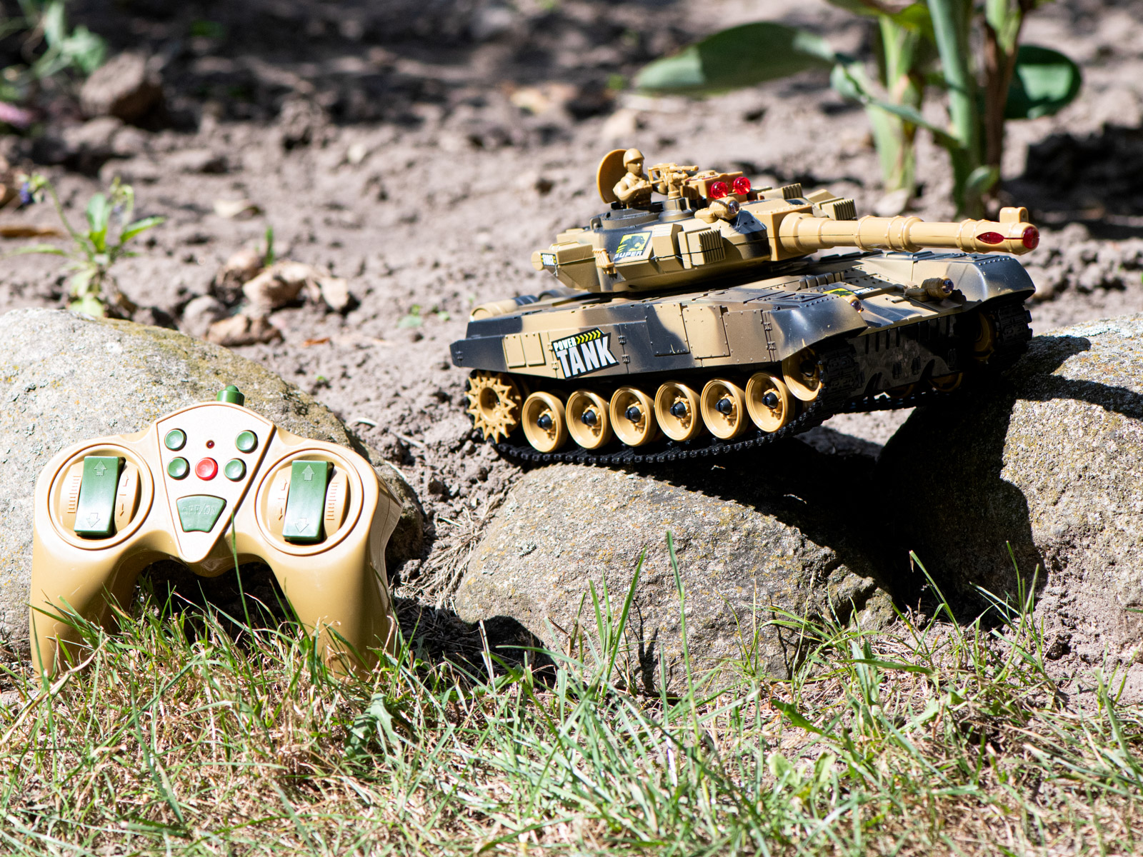 mdronpl-czolg-rc-big-war-tank-9995-duzy-2-4-ghz-piaskowy-06.jpg