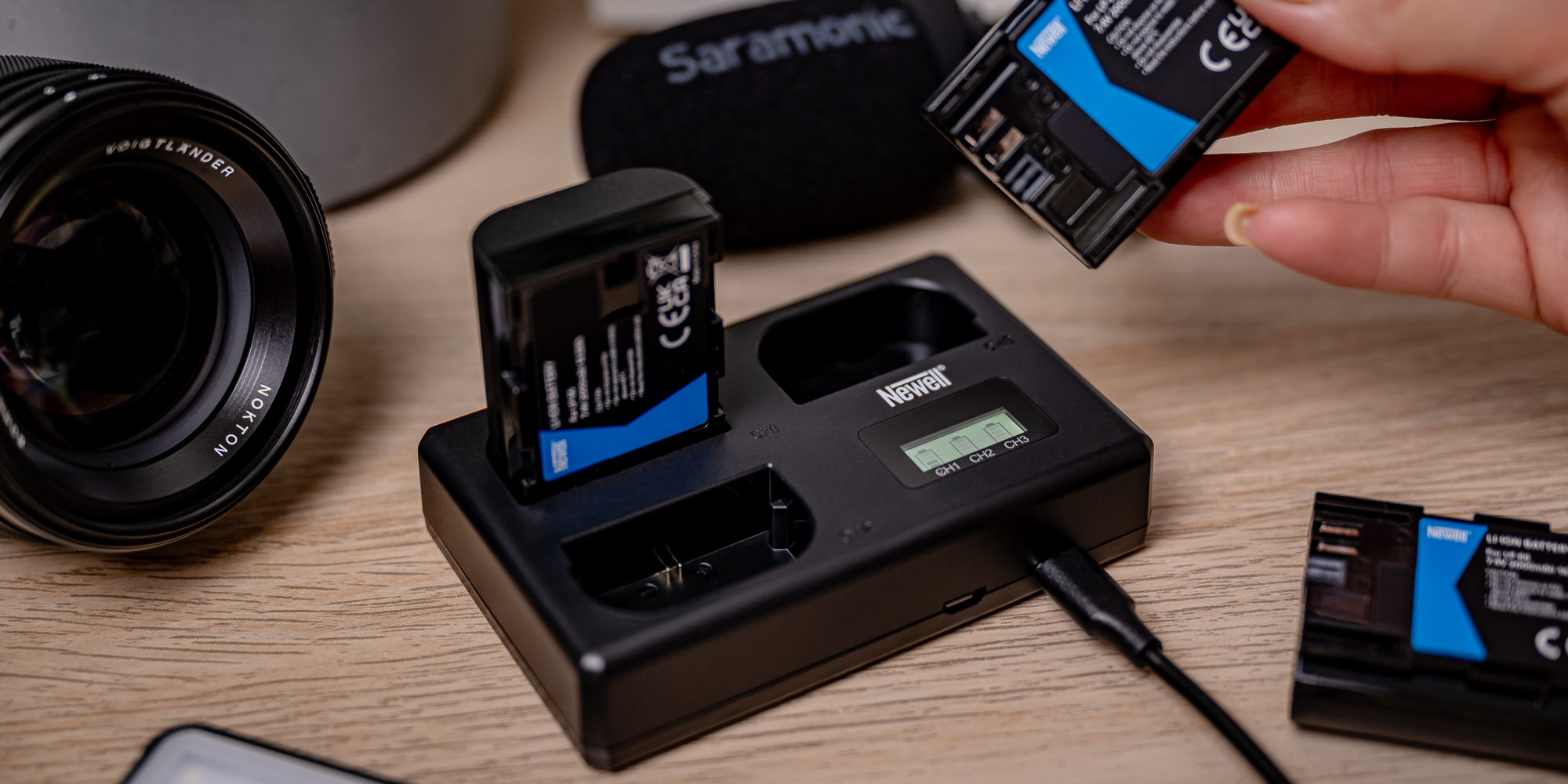 mdronpl-ladowarka-trojkanalowa-newell-tt-usb-c-do-akumulatorow-lp-e6-do-canon-07.jpg