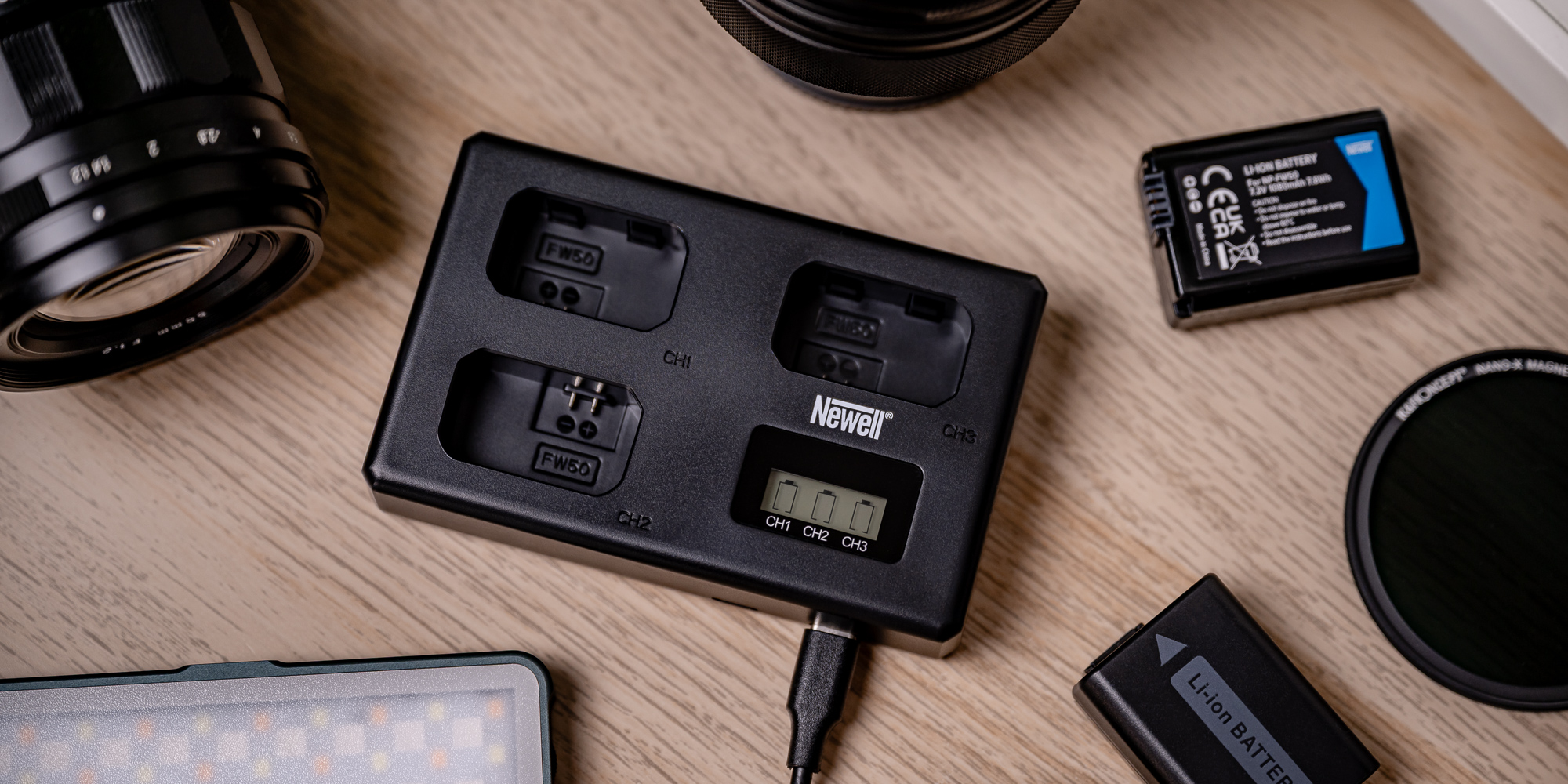 mdronpl-ladowarka-trojkanalowa-newell-tt-usb-c-do-akumulatorow-np-fw50-do-sony-05.jpg