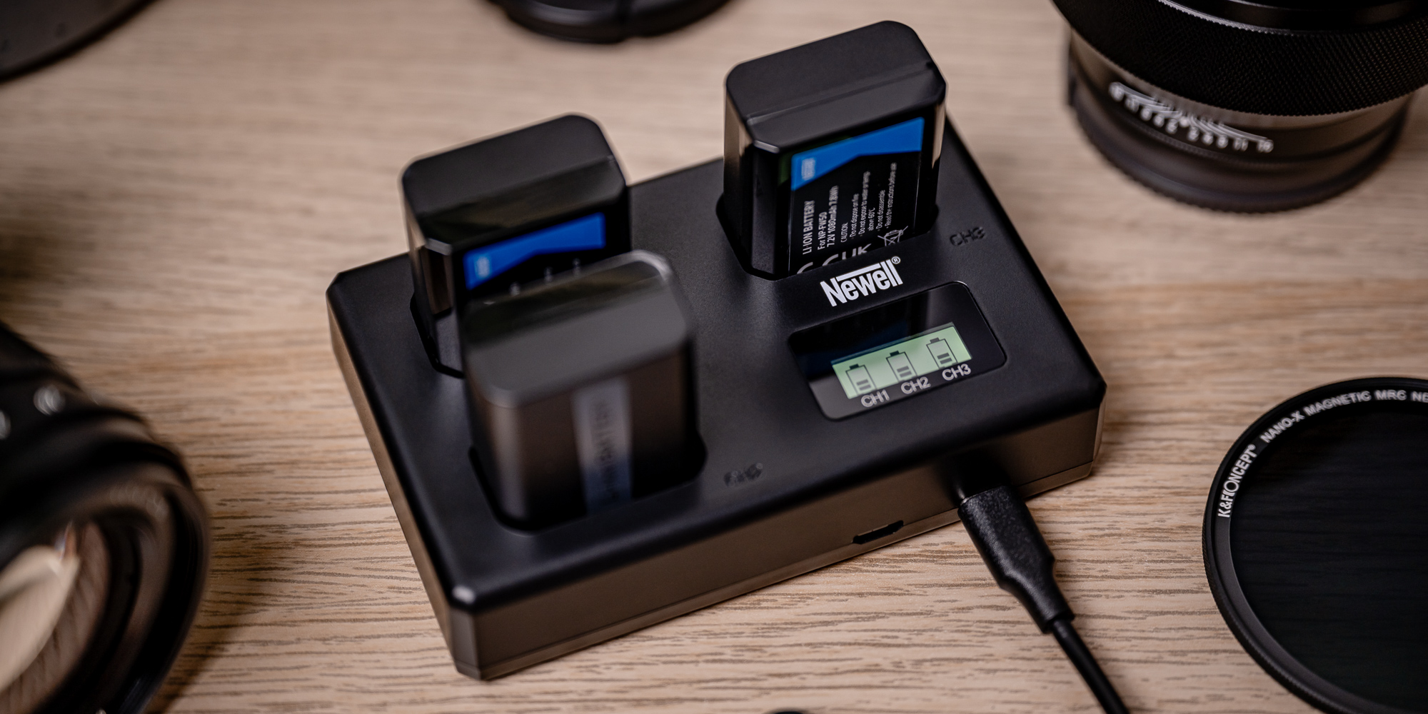 mdronpl-ladowarka-trojkanalowa-newell-tt-usb-c-do-akumulatorow-np-fw50-do-sony-06.jpg