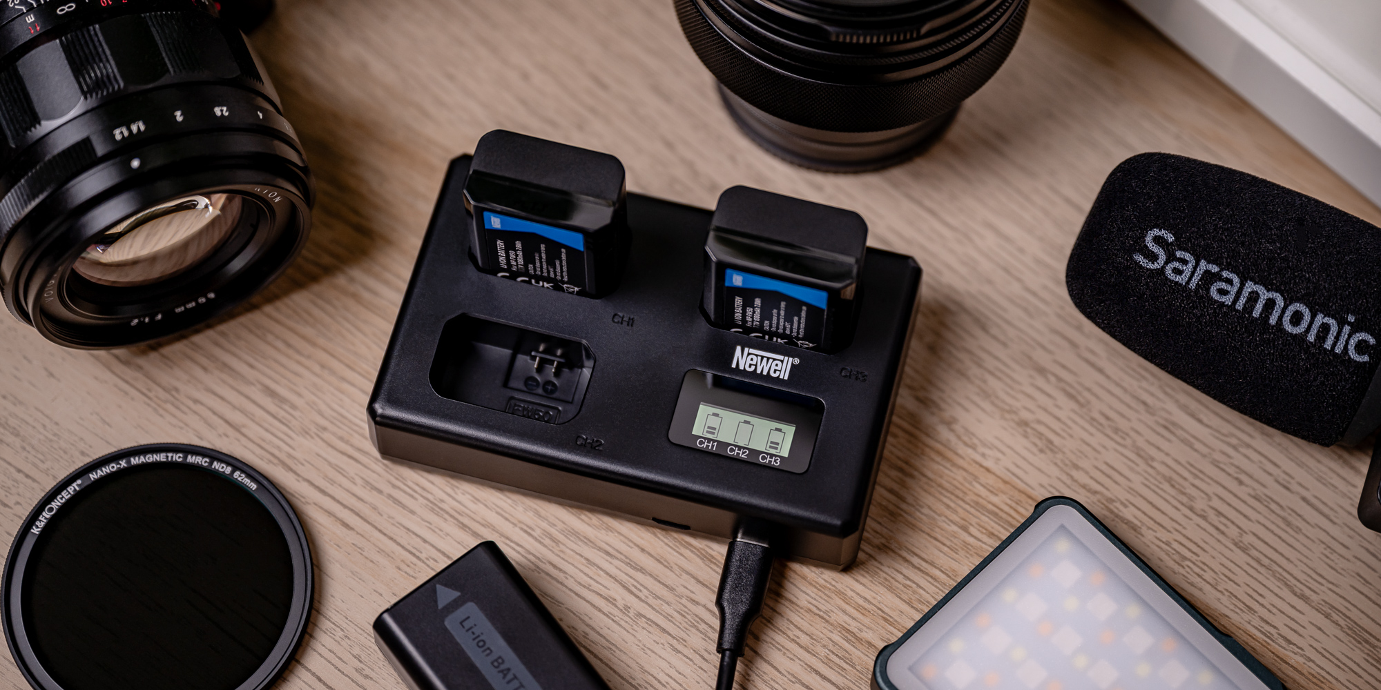 mdronpl-ladowarka-trojkanalowa-newell-tt-usb-c-do-akumulatorow-np-fw50-do-sony-07.jpg