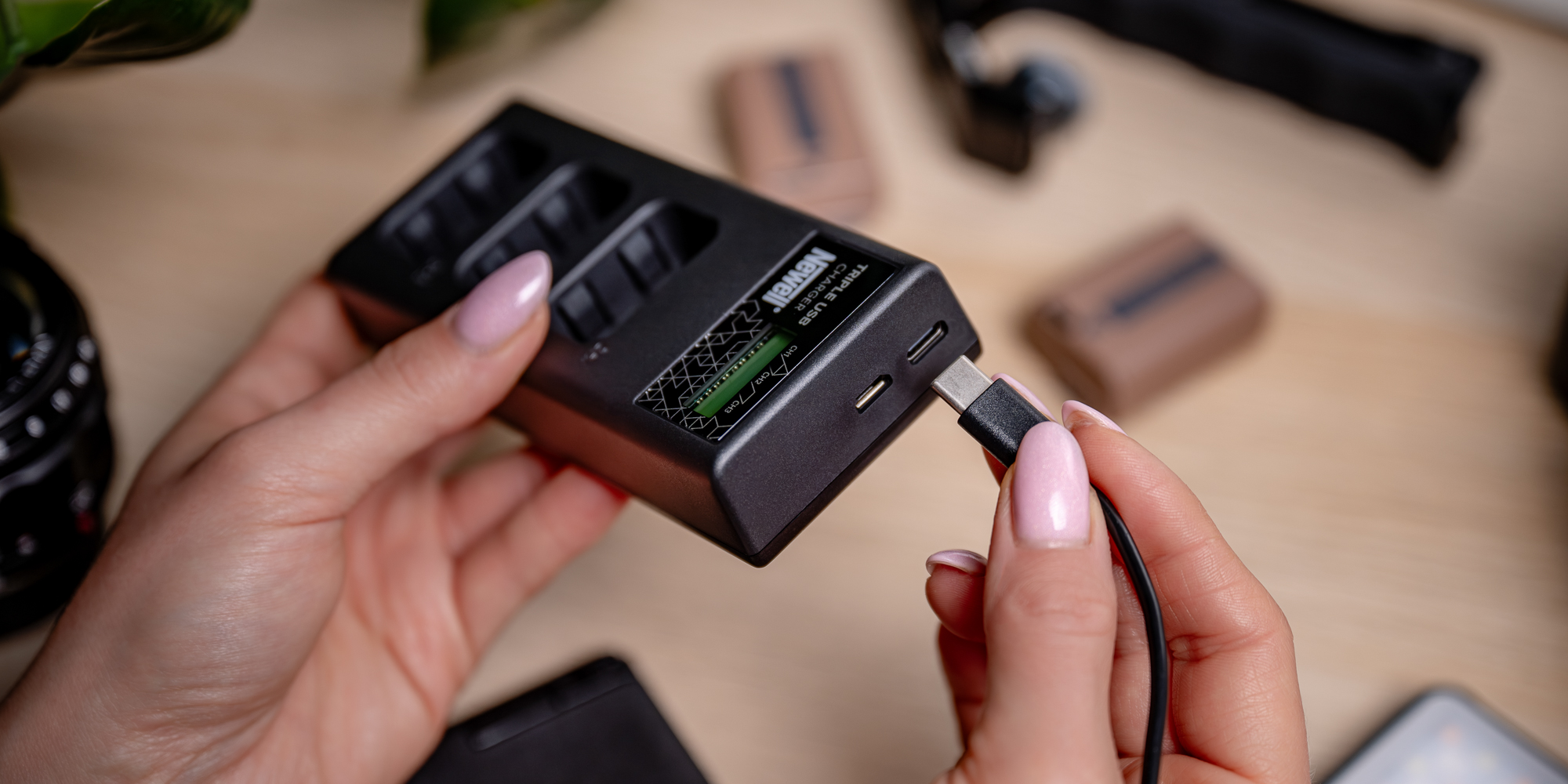 mdronpl-ladowarka-trzykanalowa-newell-cd-usb-c-do-akumulatorow-lp-e6-do-canon-05.jpg