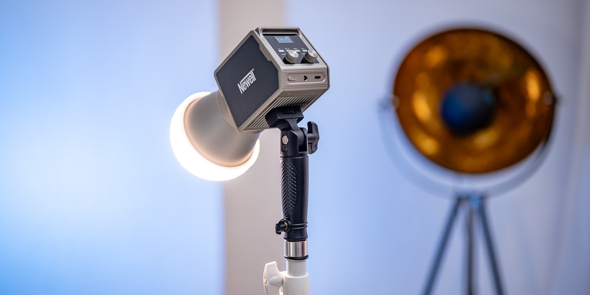 mdronpl-lampa-led-newell-zora-60-wb-2700-6500-k-18.jpg