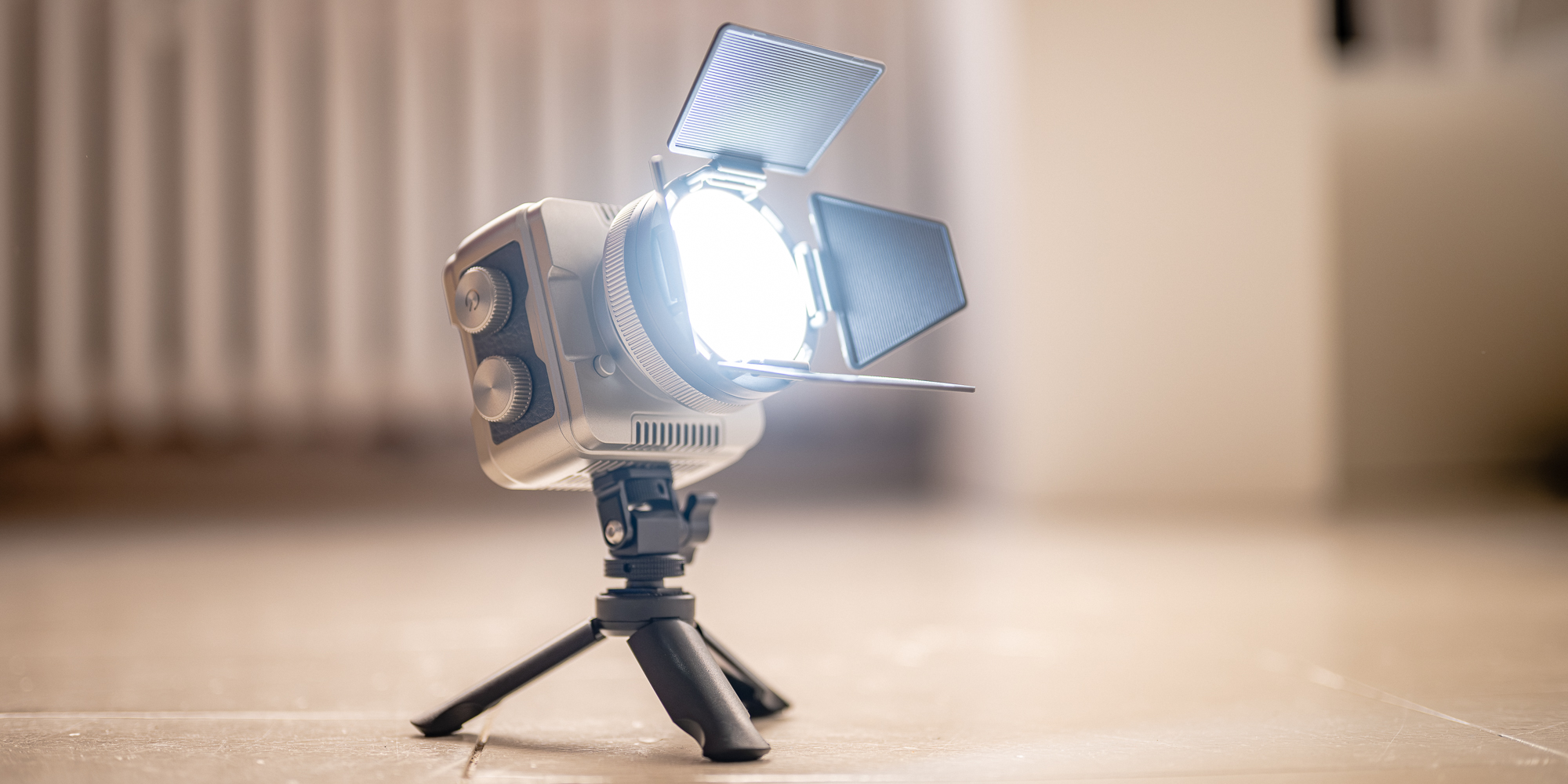 mdronpl-lampa-led-newell-zora-mini-40-rgb-05.jpg