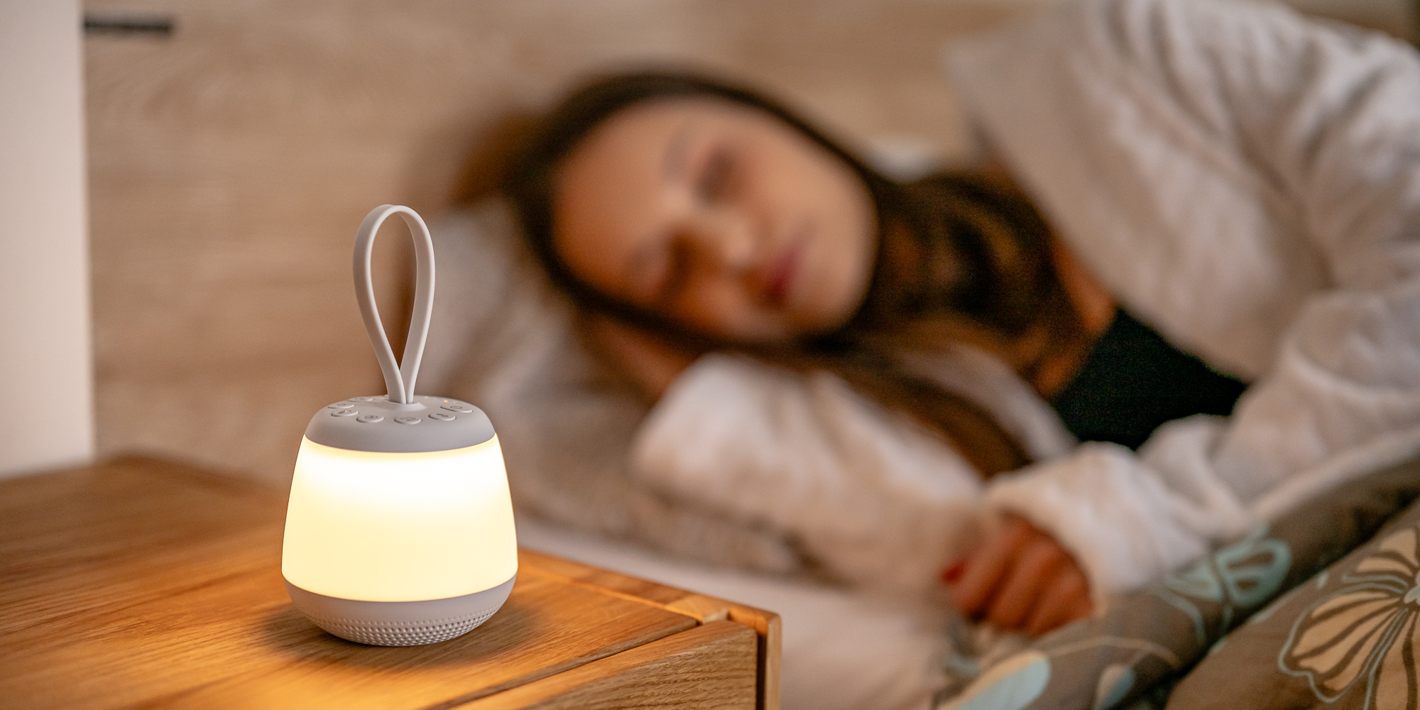 mdronpl-lampka-nocna-led-newell-selenedream-z-funkcja-bialego-szumu-06.jpg