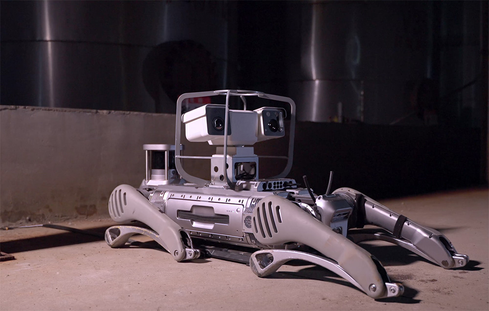 mdronpl-robot-czworonozny-unitree-b2-07.jpg