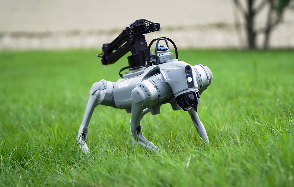 mdronpl-robot-czworonozny-unitree-go2-edu-hesai-xt16-06.jpg