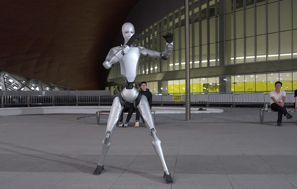 mdronpl-robot-humanoidalny-unitree-h2-edu-smart-05.jpg
