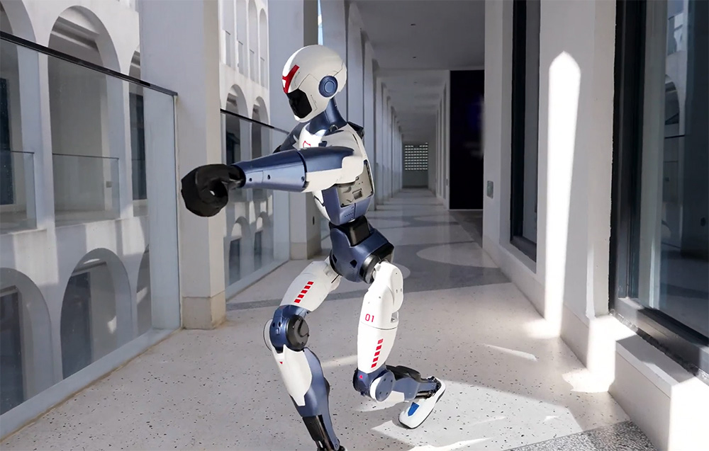 mdronpl-robot-humanoidalny-unitree-r1-edu-u6-rational-guardian-bialy-05.jpg